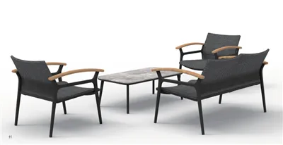 アルミニウム製クラシックソファにはコーヒーテーブルが付属しますか?